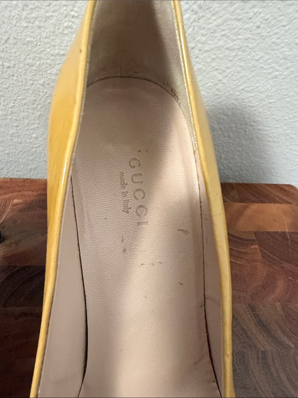 Gucci Hysteria Yellow Mustard Patent Leather Heels Gold Emblem Size 38 C (US 8) - Picture 2 of 9